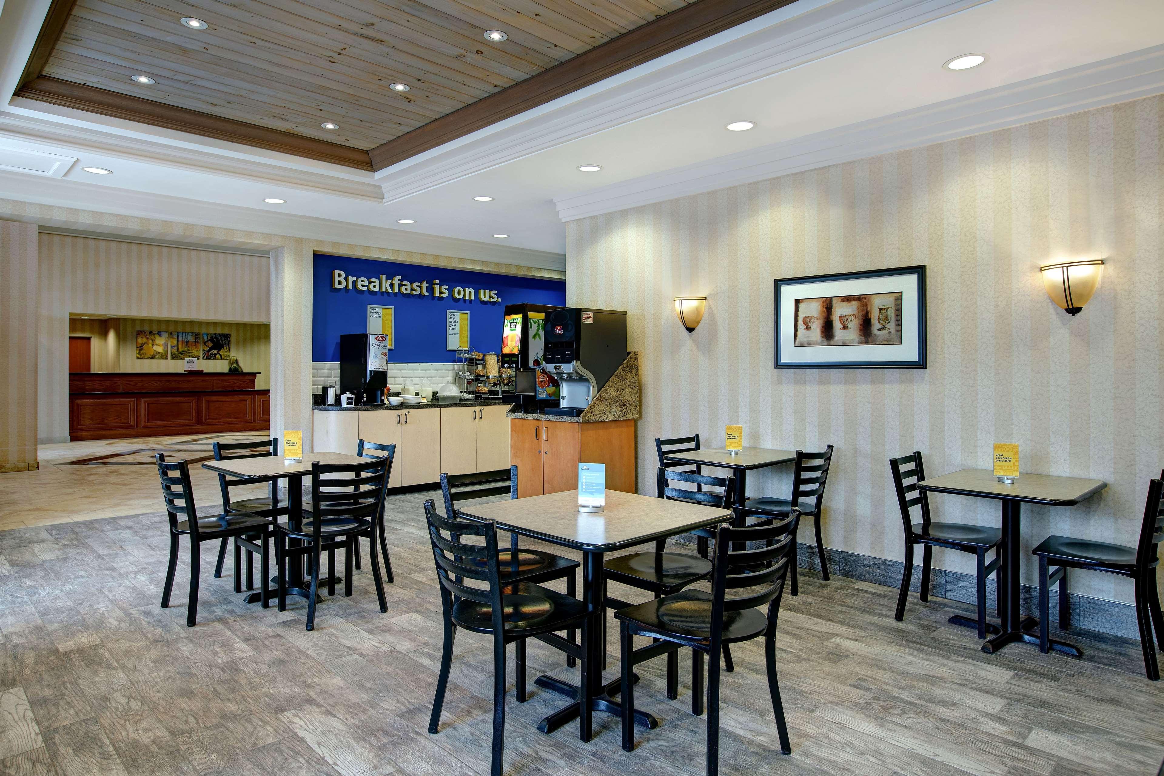 Days Inn & Suites By Wyndham Collingwood Exterior foto