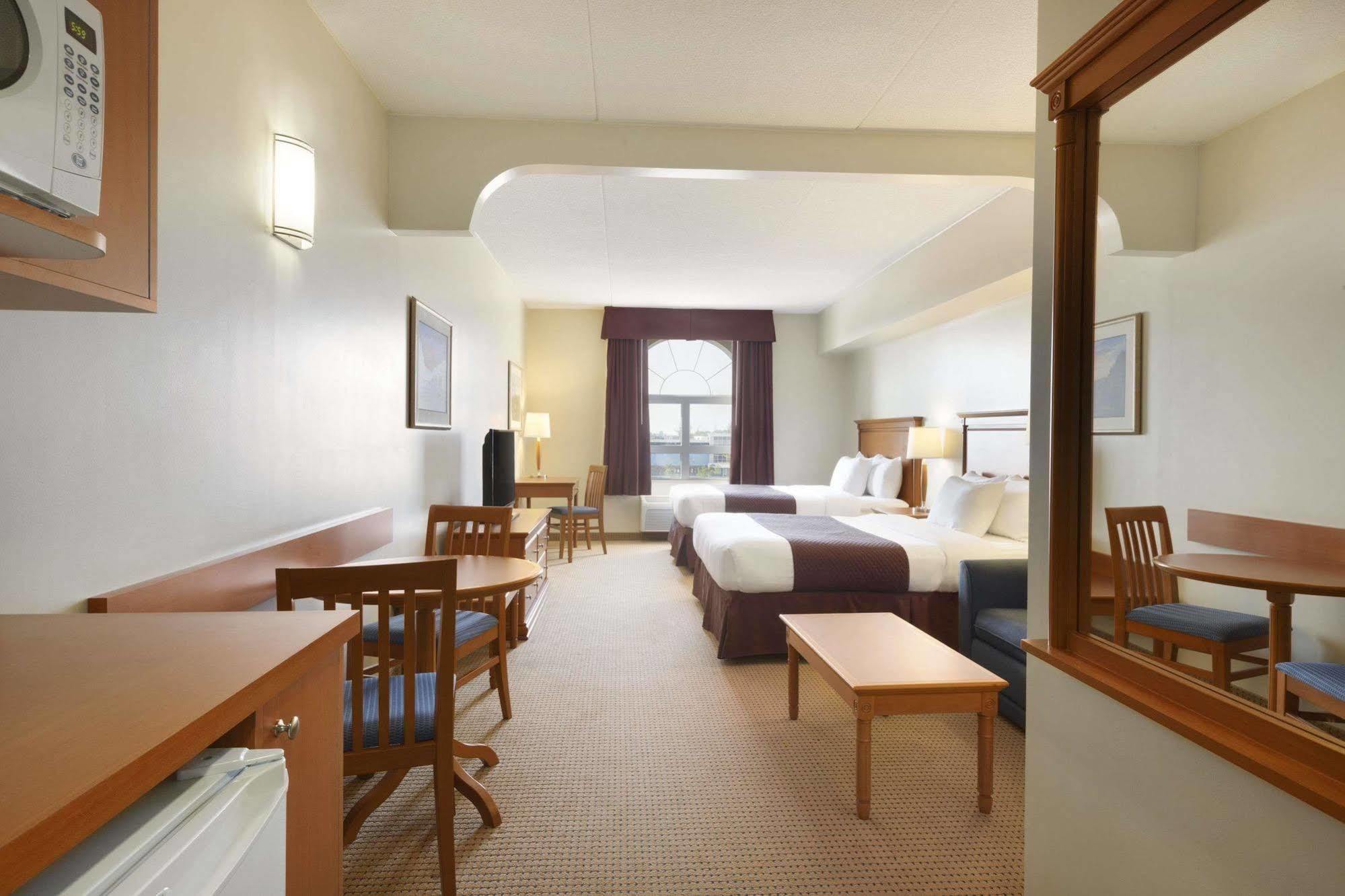 Days Inn & Suites By Wyndham Collingwood Exterior foto